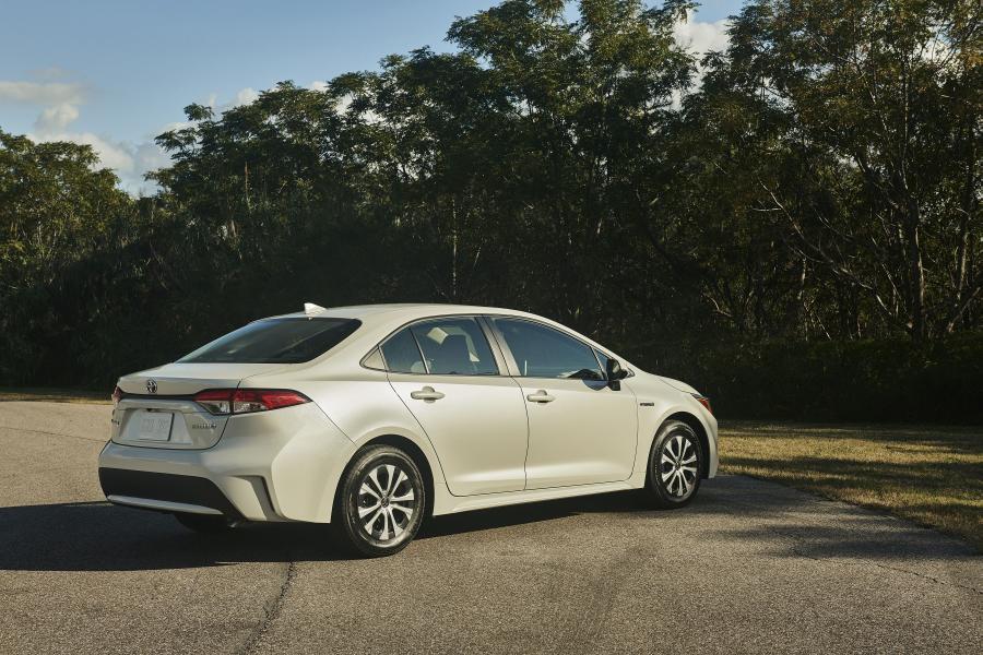  Toyota Corolla Hybrid Sedan 2019 года  (NA) (фото 18 из 44)
